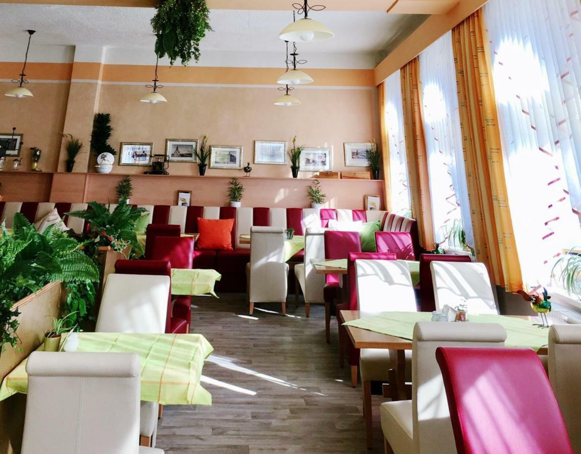 Traditionsgasthaus Goldener Loewe Riesa Restaurant & Pension Exterior photo